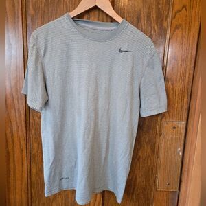 Nike Men's Striped Gray Dri-FIT Tee Size Medium